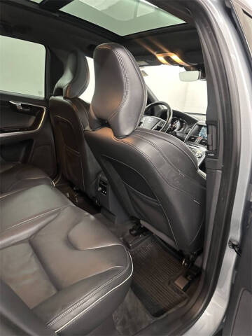 2017 Volvo XC60 T6 R-Design