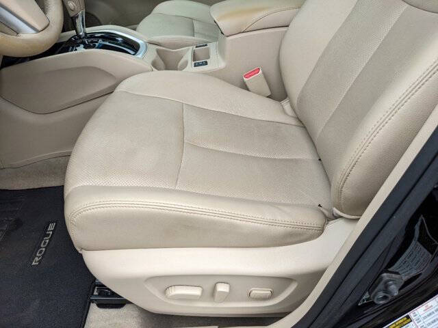 2015 Nissan Rogue 18