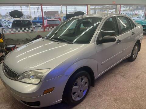 2007 Ford Focus for sale at PETE'S AUTO SALES LLC - Middletown in Middletown OH