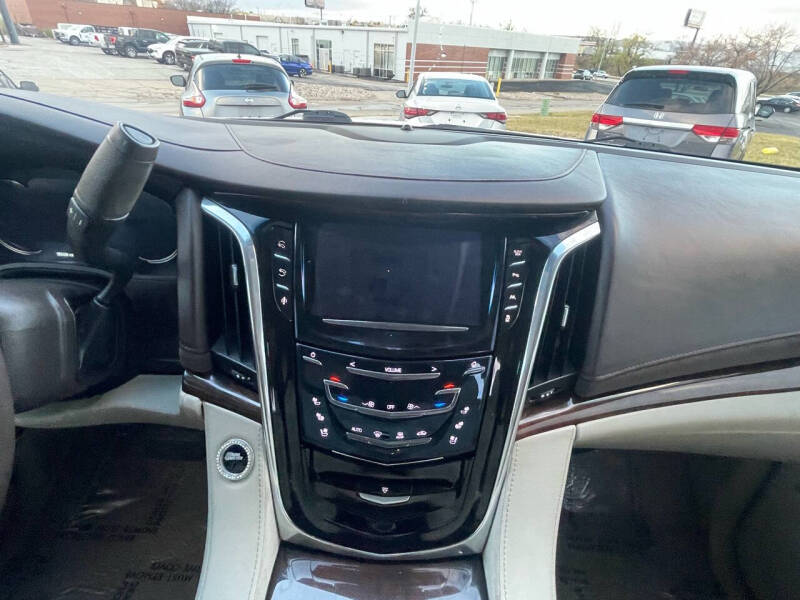 2016 Cadillac Escalade Luxury Collection