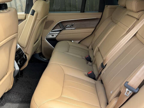 2025 Land Rover Range Rover P550e SE