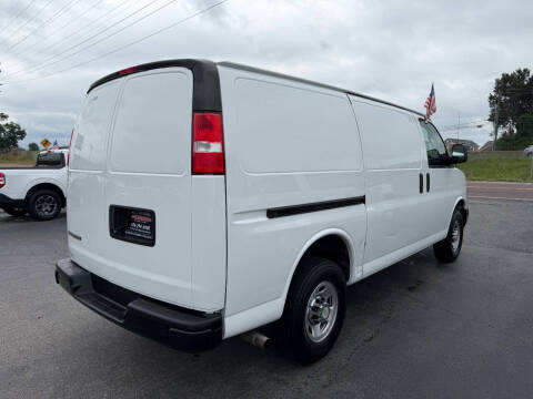 2022 Chevrolet Express 2500