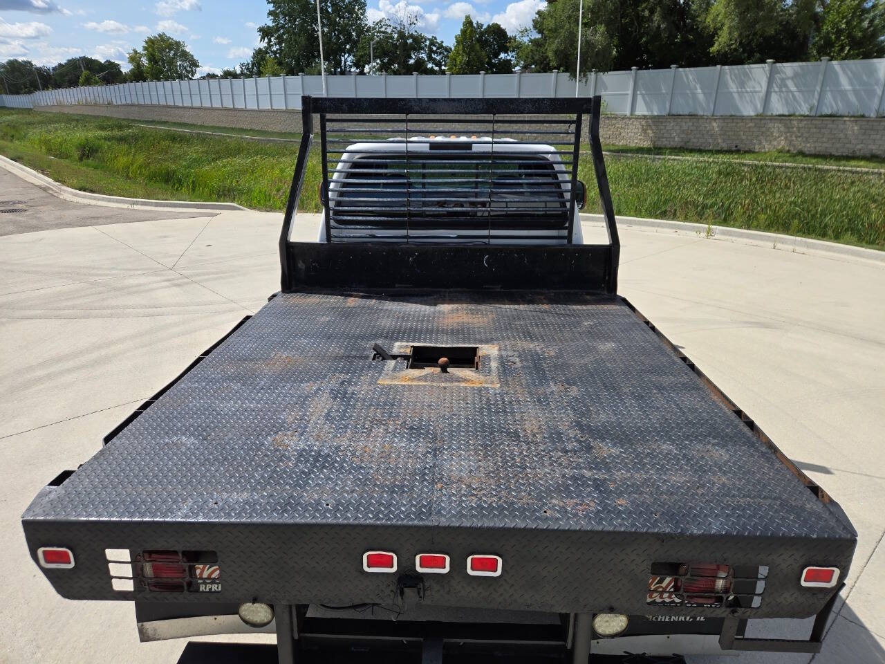 2004 Ford F-550 Super Duty 31