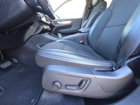 2020 Volvo XC40 T5 Momentum