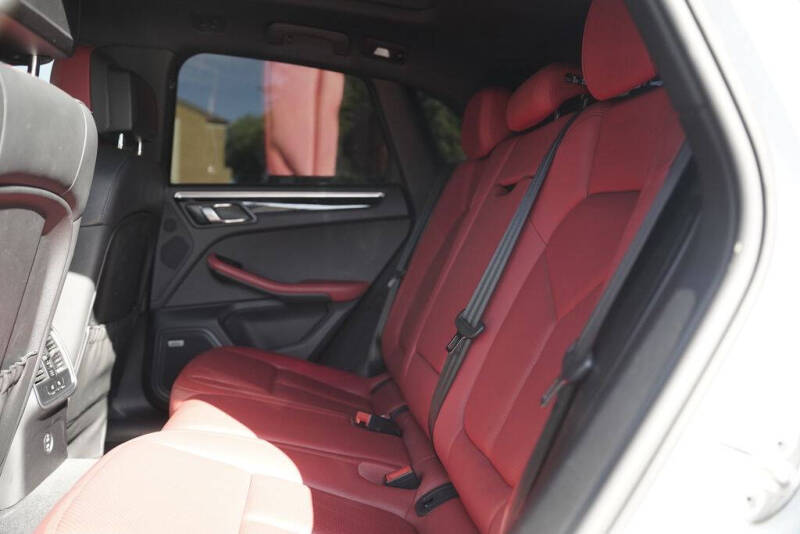 2020 Porsche Macan S