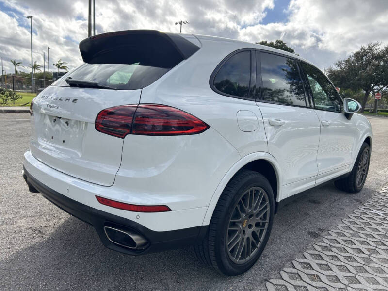 2017 Porsche Cayenne Platinum Edition