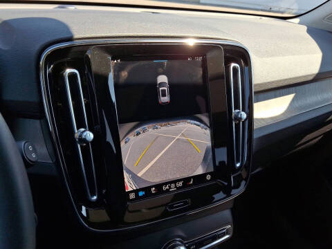 2023 Volvo XC40 B5 Plus Dark Theme