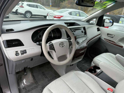 2014 Toyota Sienna XLE 7-Passenger