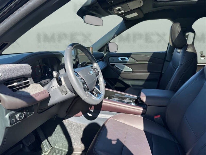 2025 Ford Explorer Platinum