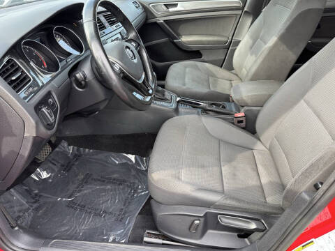 2019 Volkswagen Golf SE