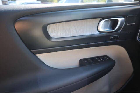 2023 Volvo XC40 B5 Ultimate Bright Theme