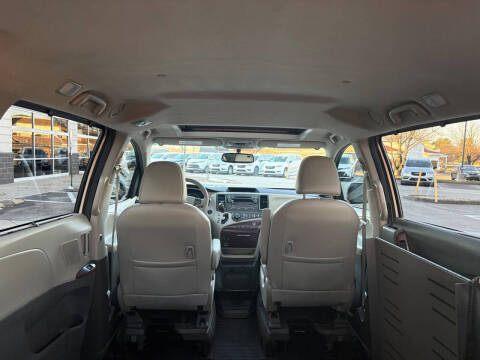 2012 Toyota Sienna