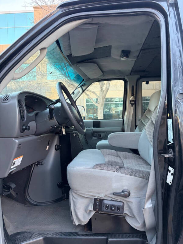 2004 Ford E-Series E-350 SD