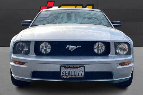 2005 Ford Mustang GT Deluxe