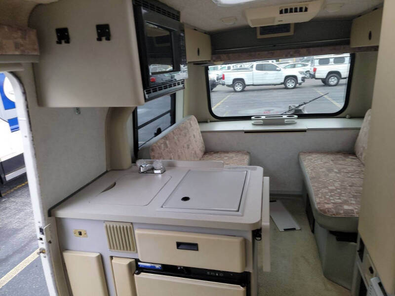 2002 Winnebago Rialta 22QD