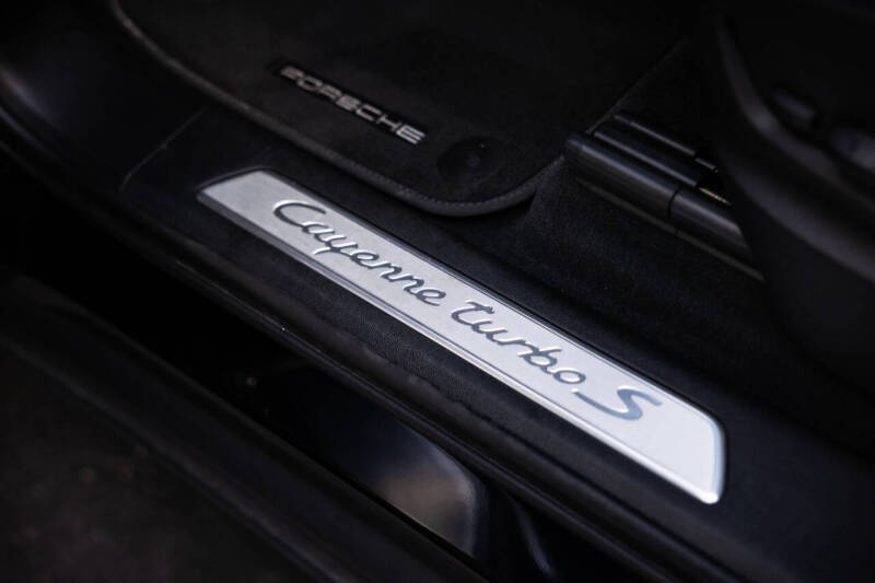 2022 Porsche Cayenne Turbo S E-Hybrid Coupe