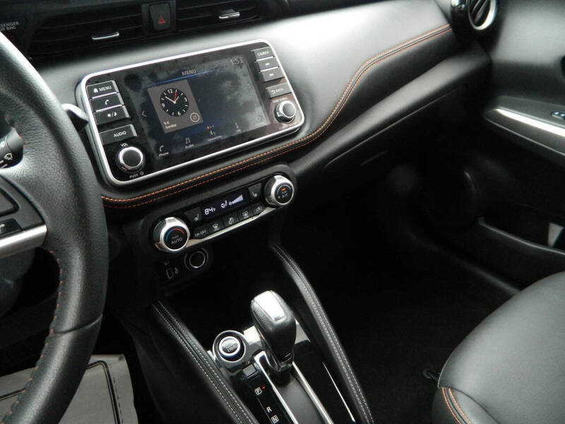 2019 Nissan Kicks SR