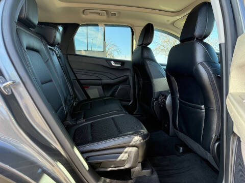 2022 Ford Escape Titanium