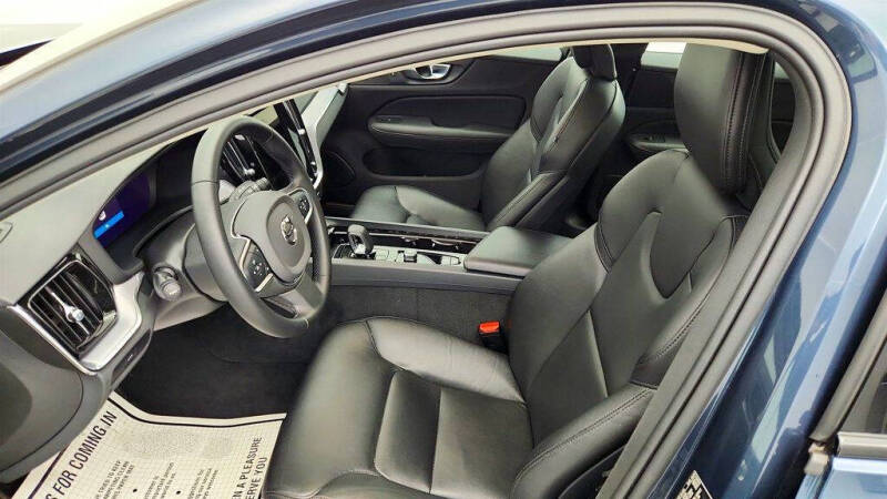 2024 Volvo S60 B5 Core Dark Theme