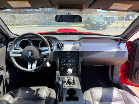2005 Ford Mustang GT Deluxe