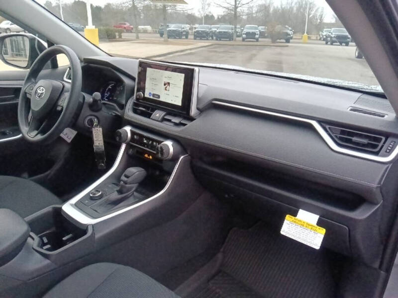 2025 Toyota RAV4 Hybrid LE