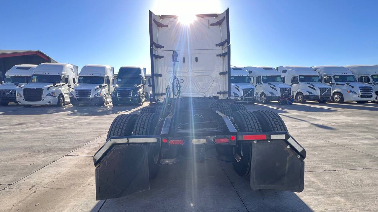 2019 Freightliner Cascadia for sale at KING TRUCK TRAILER SALES in Bakersfield, CA