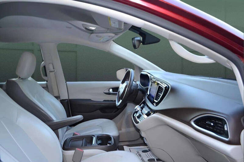 2017 Chrysler Pacifica Touring-L