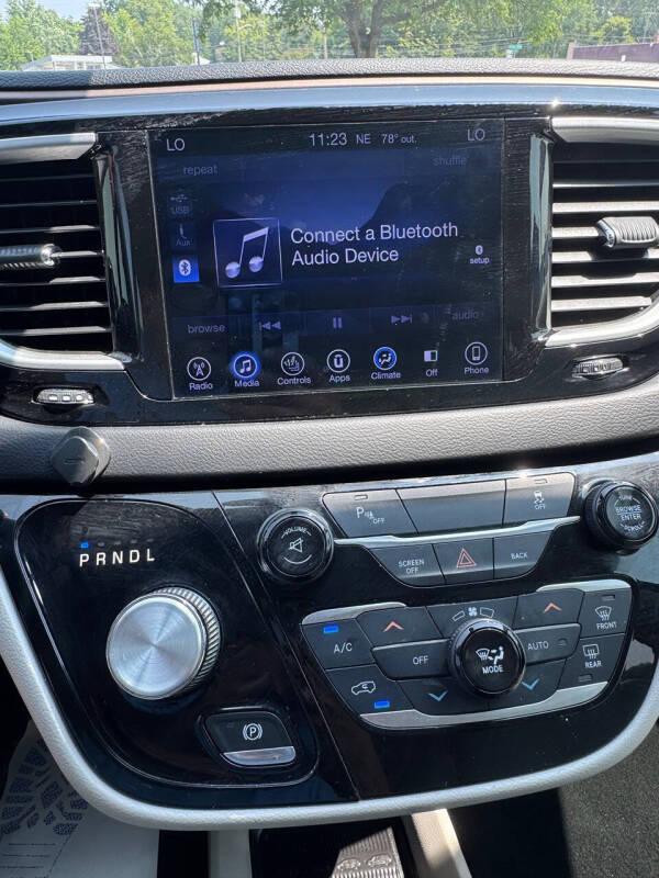 2017 Chrysler Pacifica Touring-L