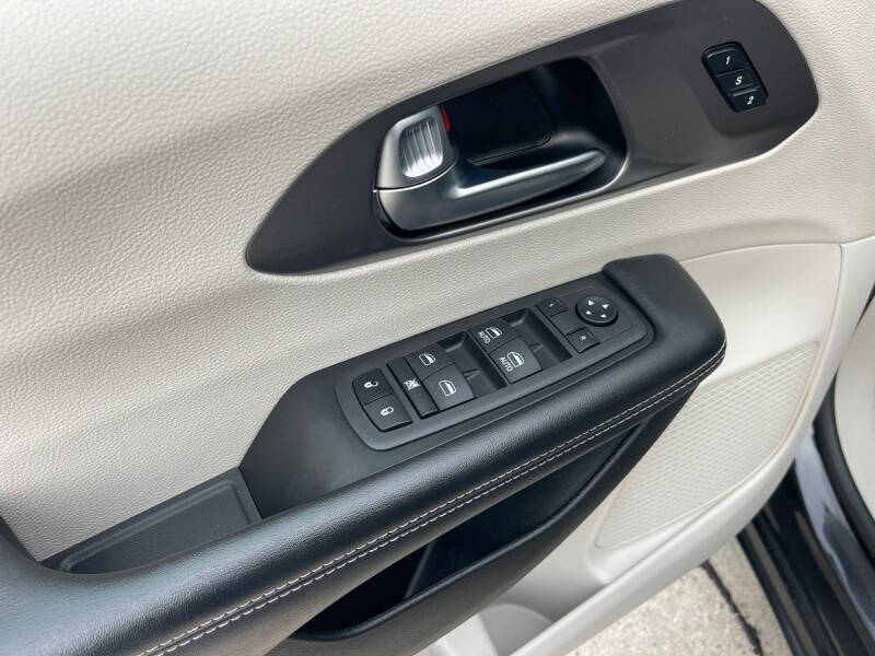 2022 Chrysler Pacifica Touring L