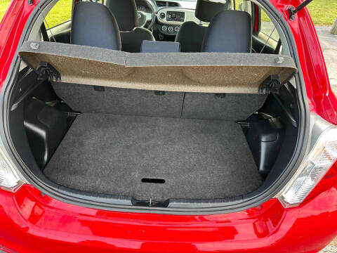 2012 Toyota Yaris 5-Door LE