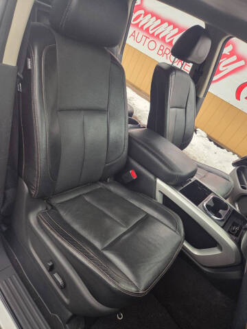 2017 Nissan Titan SV