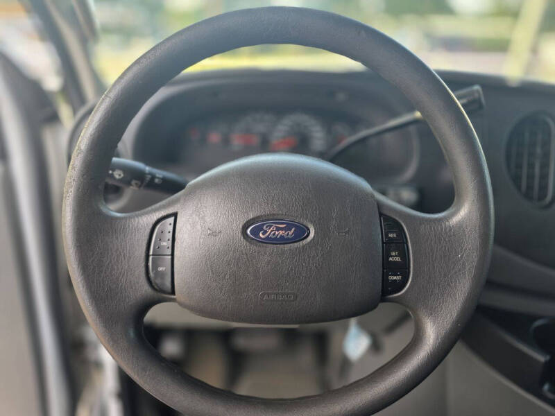 2006 Ford E-Series E-350 SD XLT