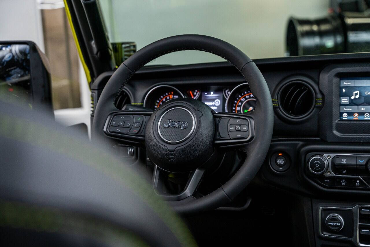 2023 JEEP Gladiator Pickup - $65,995