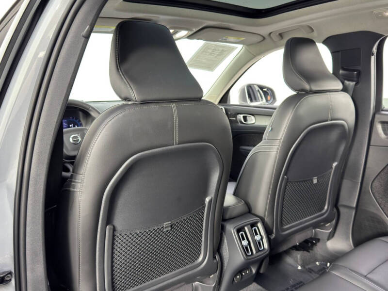 2024 Volvo XC40 B5 Plus Bright Theme