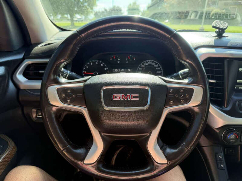2017 GMC Acadia SLE-2
