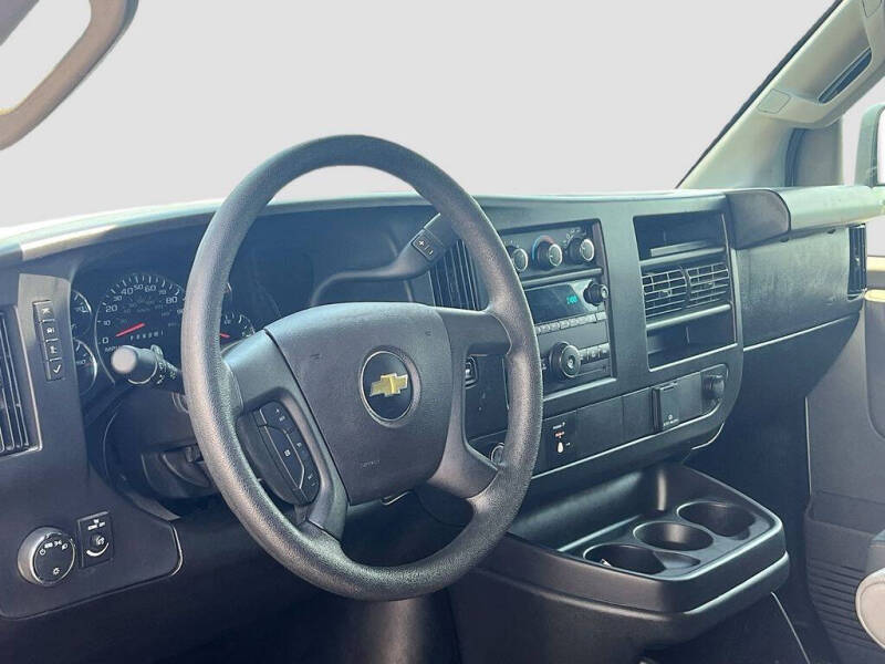 2025 Chevrolet Express 2500