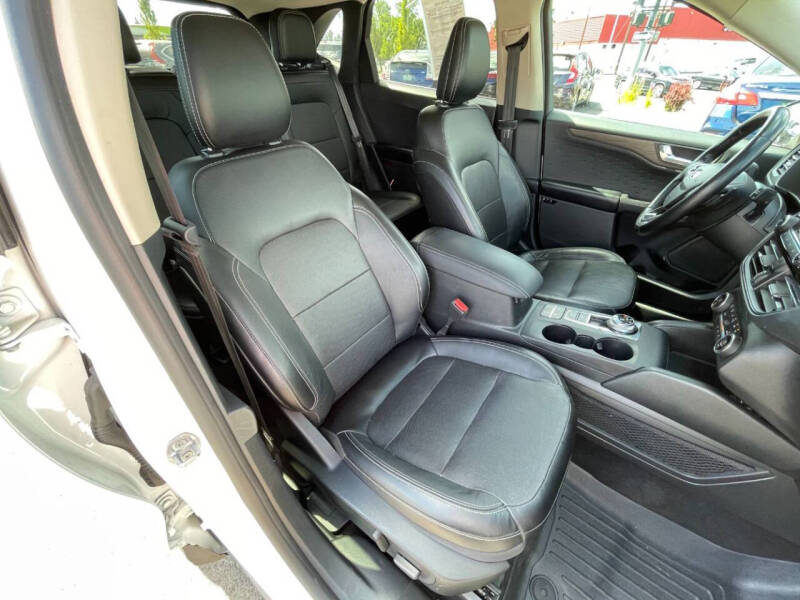 2020 Ford Escape Titanium