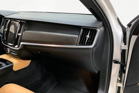 2020 Volvo V90 Cross Country T6