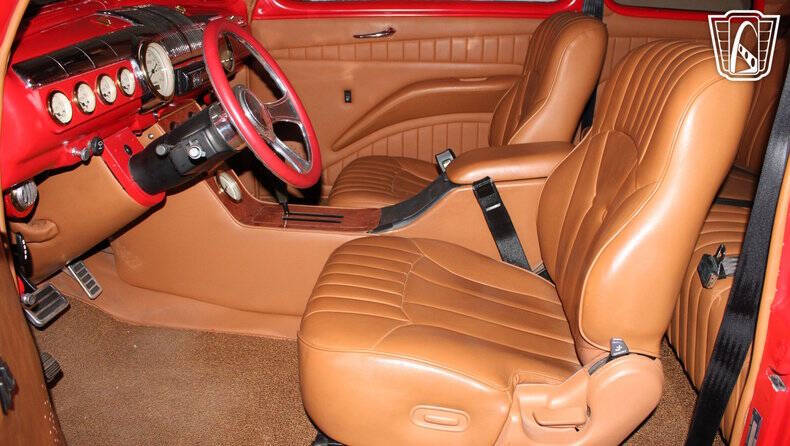1948 Ford Deluxe