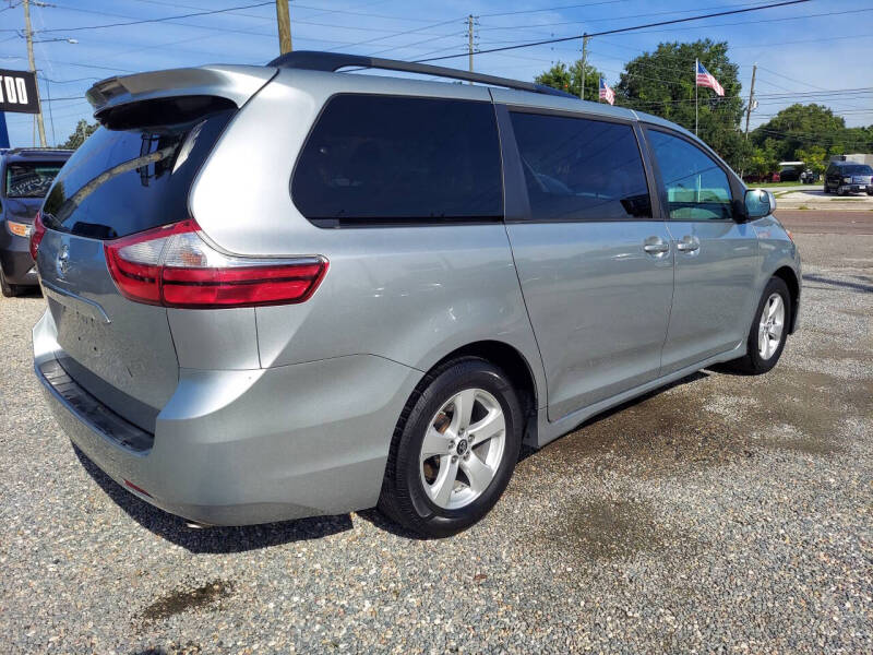 2019 Toyota Sienna LE 8-Passenger
