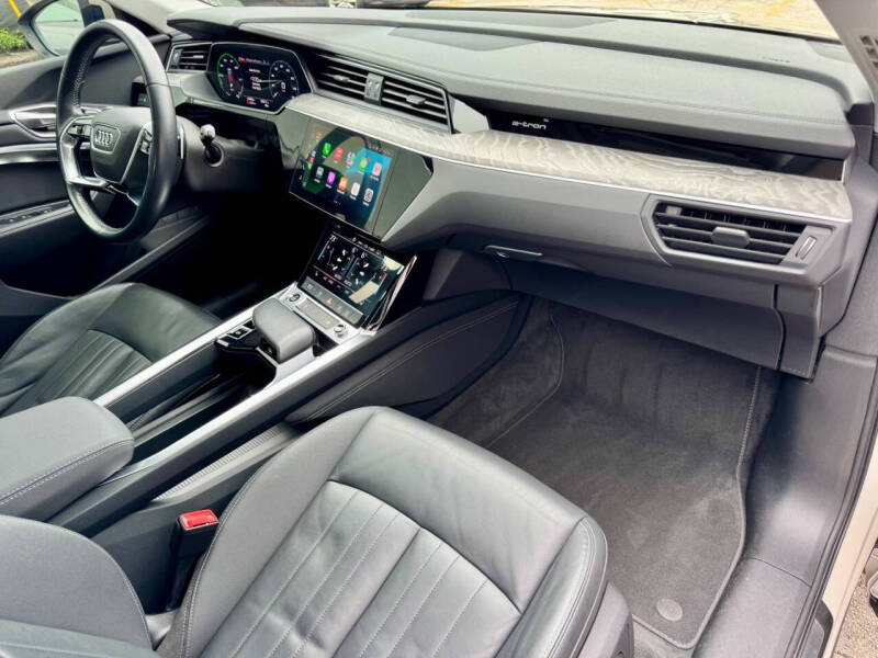 2021 Audi e-tron quattro Premium