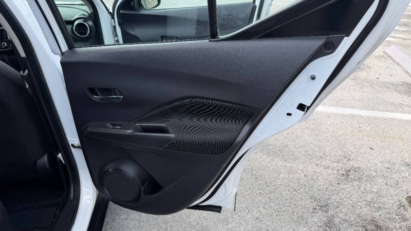 2022 Nissan Kicks SV