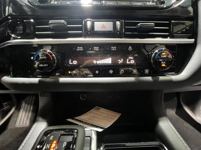 2025 Nissan Pathfinder SL