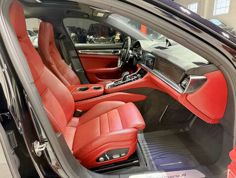 2018 Porsche Panamera 4