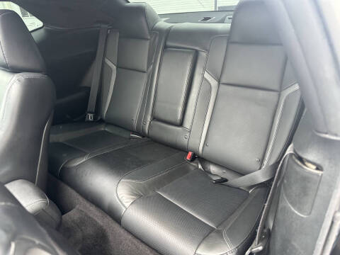 2015 Dodge Challenger SXT Plus