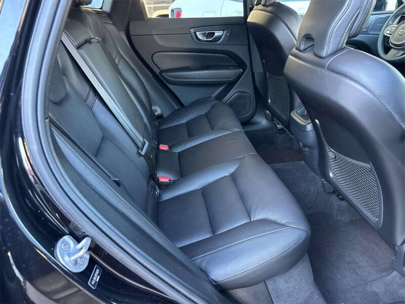 2024 Volvo XC60 B5 Plus Dark Theme