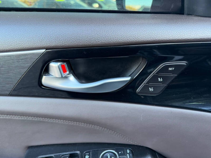 2017 Kia Cadenza Premium