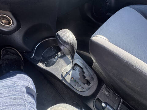 2014 Toyota Yaris 5-Door LE