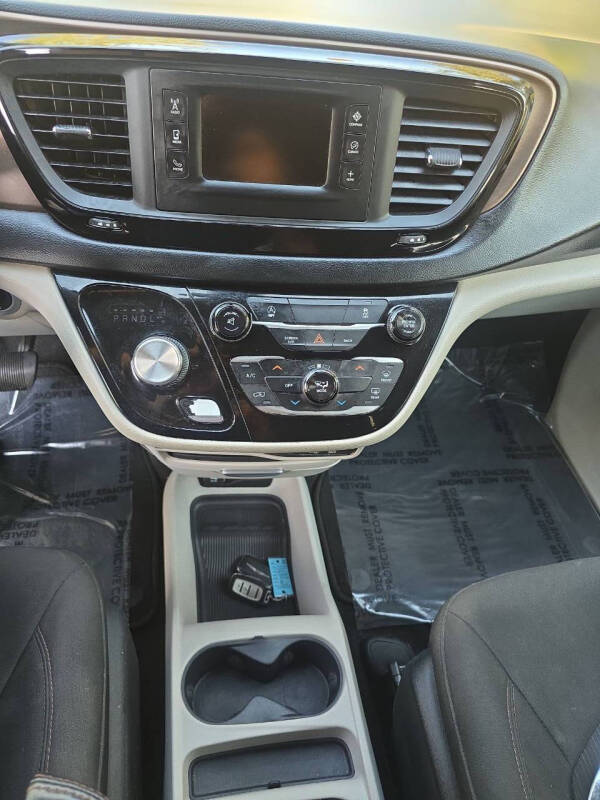 2017 Chrysler Pacifica LX