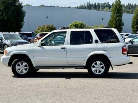 2001 Nissan Pathfinder LE